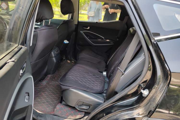 Used Hyundai Santa Fe 2017 2.0T Automatic All-Wheel Drive Smart 7-Seater Left Rear Seat