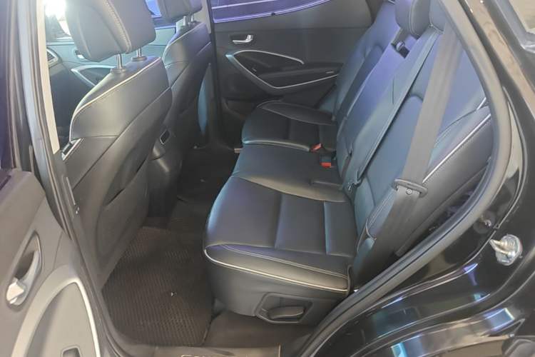 Used Hyundai Santa Fe 2017 2.0T Automatic All-Wheel Drive Smart 7-Seater Left Rear Seat
