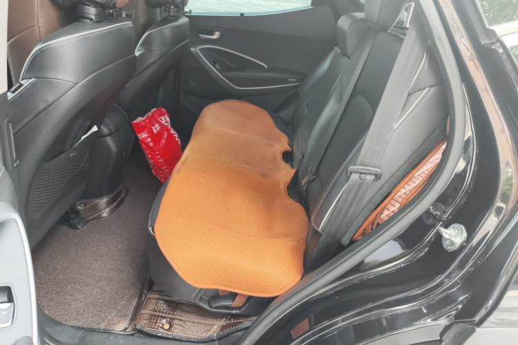 Used Hyundai Santa Fe 2017 2.0T Automatic Two-Wheel Drive Smart Version 7 Seats Left Rear Seat
