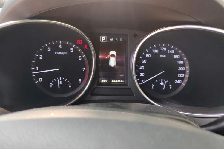 Used Hyundai Santa Fe 2017 2.0T Automatic All-Wheel Drive Smart 7-Seater Odometer Close Up