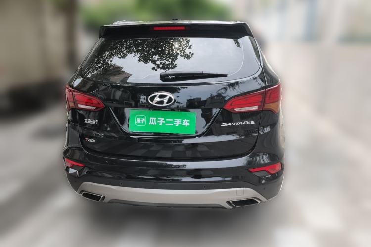 Used Hyundai Santa Fe 2017 2.0T Automatic Two-Wheel Drive Smart Version 7 Seats Rear