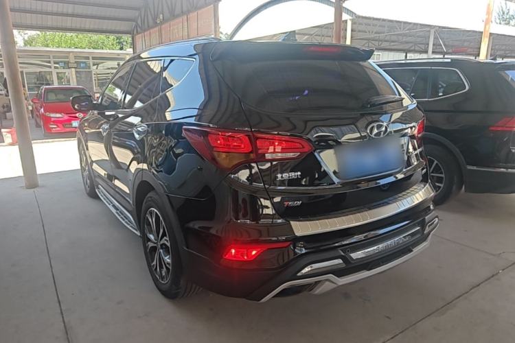 Used Hyundai Santa Fe 2017 2.0T Automatic All-Wheel Drive Smart 7-Seater Rear Left 45 Deg