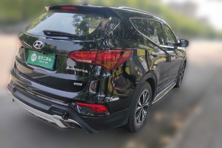 Used Hyundai Santa Fe 2017 2.0T Automatic All-Wheel Drive Smart 7-Seater Rear Right 45 Deg