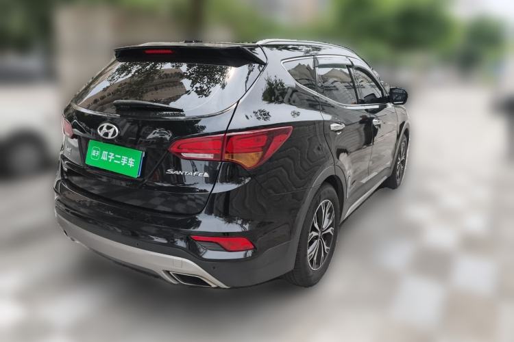 Used Hyundai Santa Fe 2017 2.0T Automatic Two-Wheel Drive Smart Version 7 Seats Rear Right 45 Deg