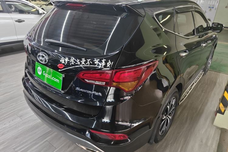 Used Hyundai Santa Fe 2017 2.4L Automatic Two-Wheel Drive Smart Version 5 Seats Rear Right 45 Deg
