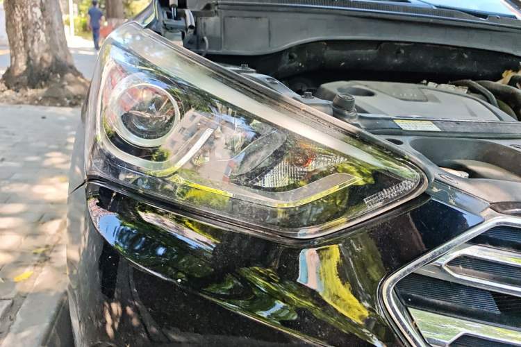 Used Hyundai Santa Fe 2017 2.0T Automatic All-Wheel Drive Smart 7-Seater Right Front Headlight