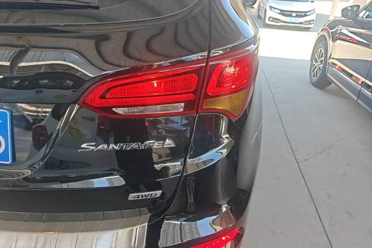 Used Hyundai Santa Fe 2017 2.0T Automatic All-Wheel Drive Smart 7-Seater Right Rear Taillight