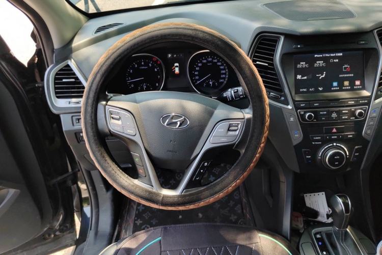 Used Hyundai Santa Fe 2017 2.0T Automatic All-Wheel Drive Smart 7-Seater Steering Wheel