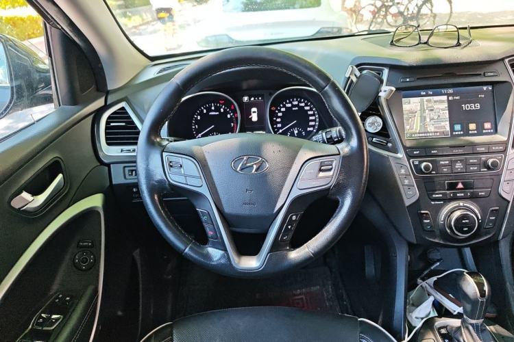Used Hyundai Santa Fe 2017 2.0T Automatic All-Wheel Drive Smart 7-Seater Steering Wheel