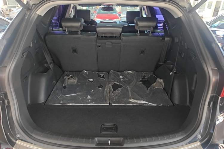 Used Hyundai Santa Fe 2017 2.0T Automatic All-Wheel Drive Smart 7-Seater Trunk