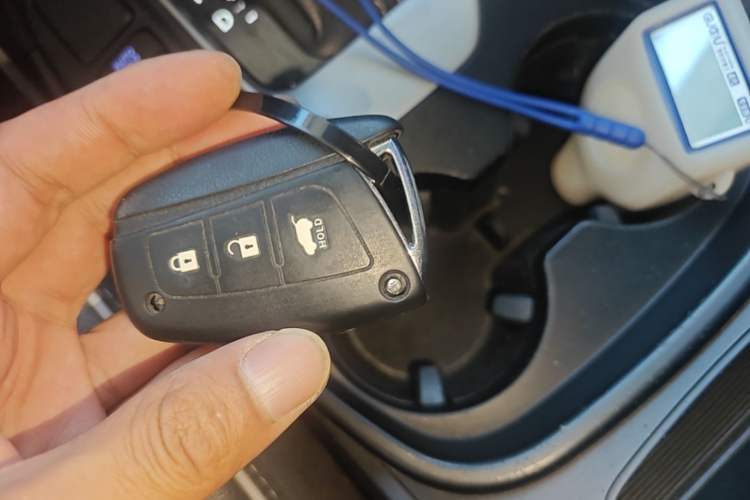 Used Hyundai Santa Fe 2017 2.0T Automatic All-Wheel Drive Smart 7-Seater Vehicle Key