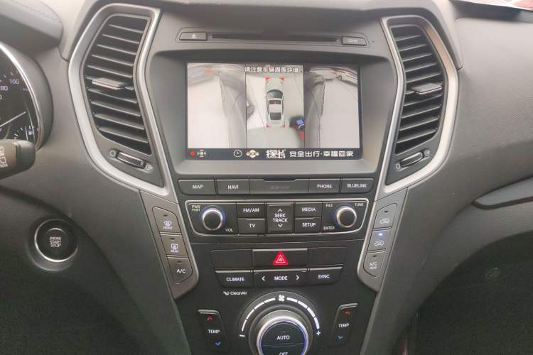 Used Hyundai Santa Fe 2017 2.0T Automatic All-Wheel Drive Smart 7-Seater Audio And AC Panel