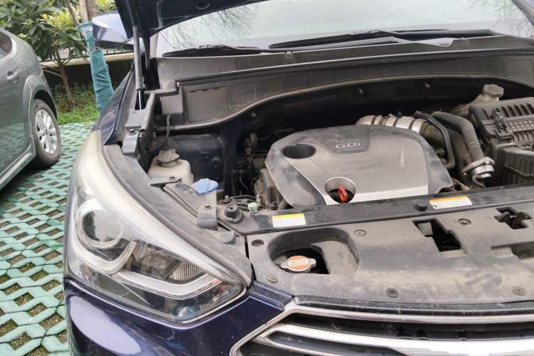 Used Hyundai Santa Fe 2017 2.0T Automatic Two-Wheel Drive Smart Version 7 Seats Engine Bay Right