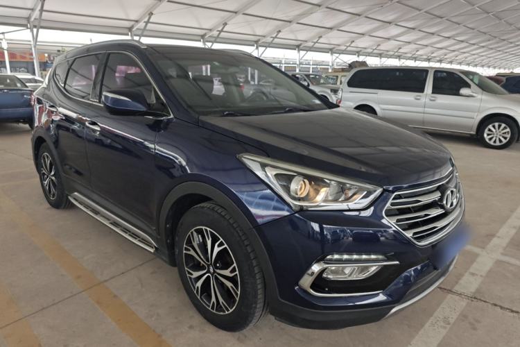 Used Hyundai Santa Fe 2017 2.0T Automatic Two-Wheel Drive Smart Version 7 Seats Exterior 1