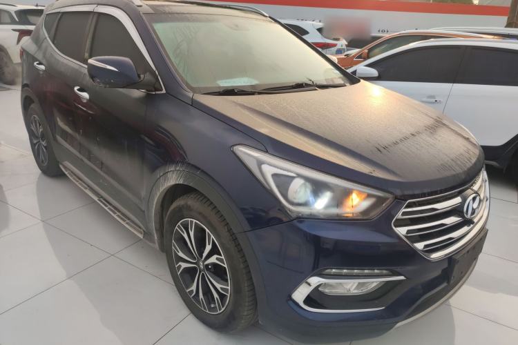 Used Hyundai Santa Fe 2017 2.0T Automatic All-Wheel Drive Smart 7-Seater Exterior 2