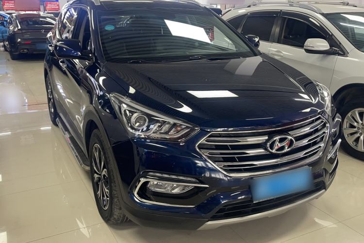 Used Hyundai Santa Fe 2017 2.0T Automatic Two-Wheel Drive Smart Version 7 Seats Exterior 2