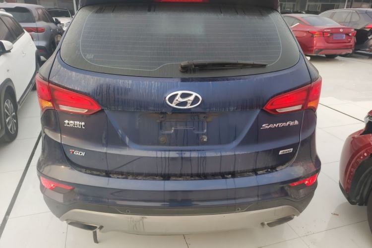 Used Hyundai Santa Fe 2017 2.0T Automatic All-Wheel Drive Smart 7-Seater Exterior 4