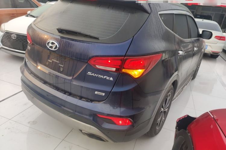 Used Hyundai Santa Fe 2017 2.0T Automatic All-Wheel Drive Smart 7-Seater Exterior 5