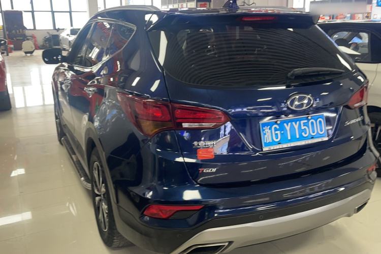 Used Hyundai Santa Fe 2017 2.0T Automatic Two-Wheel Drive Smart Version 7 Seats Exterior 5