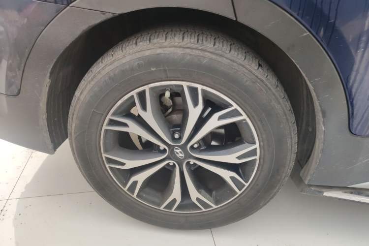 Used Hyundai Santa Fe 2017 2.0T Automatic All-Wheel Drive Smart 7-Seater Exterior 8
