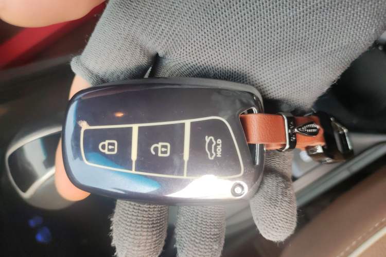 Used Hyundai Santa Fe 2017 2.0T Automatic All-Wheel Drive Smart 7-Seater Interior 1