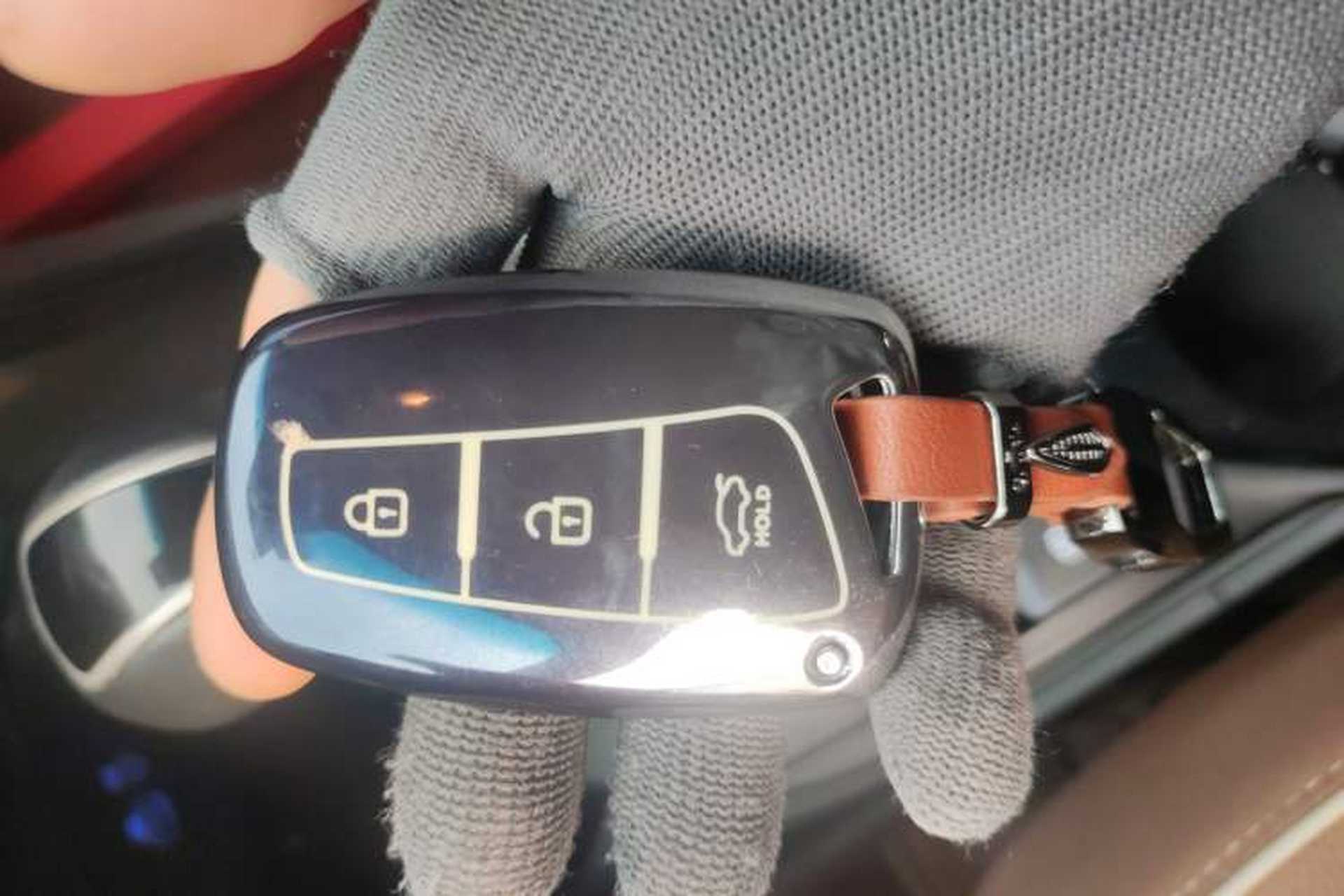 Used Hyundai Santa Fe 2017 2.0T Automatic All-Wheel Drive Smart 7-Seater Interior 1