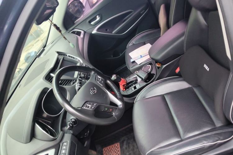 Used Hyundai Santa Fe 2017 2.0T Automatic Two-Wheel Drive Smart Version 7 Seats Left Front Seat