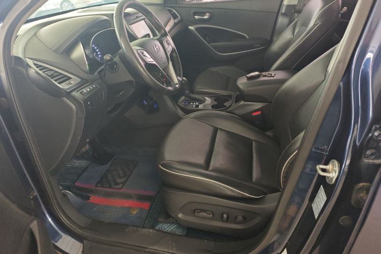 Used Hyundai Santa Fe 2017 2.0T Automatic Two-Wheel Drive Smart Version 7 Seats Left Front Seat