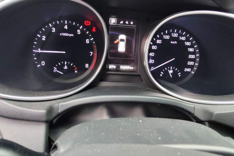 Used Hyundai Santa Fe 2017 2.0T Automatic Two-Wheel Drive Smart Version 7 Seats Odometer Close Up