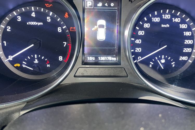 Used Hyundai Santa Fe 2017 2.0T Automatic Two-Wheel Drive Smart Version 7 Seats Odometer Close Up