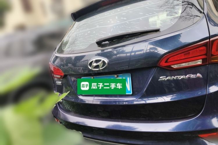 Used Hyundai Santa Fe 2017 2.0T Automatic Two-Wheel Drive Smart Version 7 Seats Rear