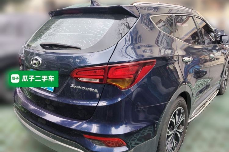 Used Hyundai Santa Fe 2017 2.0T Automatic Two-Wheel Drive Smart Version 7 Seats Rear Right 45 Deg