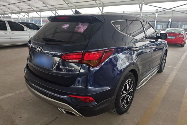 Used Hyundai Santa Fe 2017 2.0T Automatic Two-Wheel Drive Smart Version 7 Seats Rear Right 45 Deg
