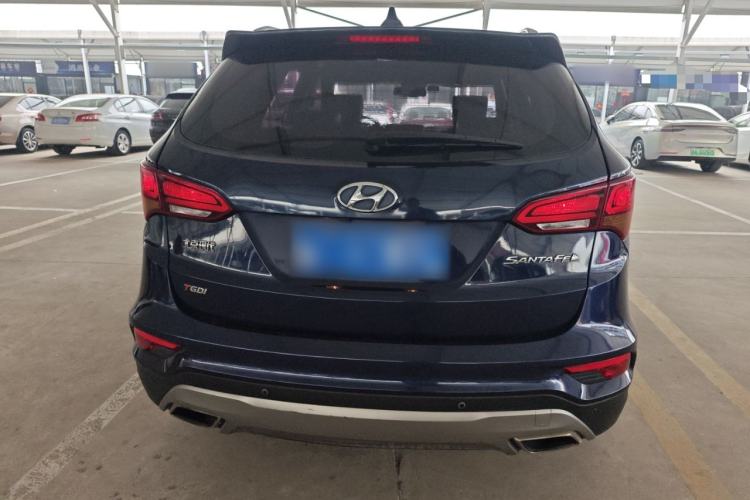Used Hyundai Santa Fe 2017 2.0T Automatic Two-Wheel Drive Smart Version 7 Seats Rear