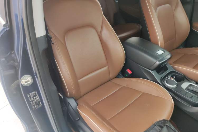 Used Hyundai Santa Fe 2017 2.0T Automatic All-Wheel Drive Smart 7-Seater Right Front Seat