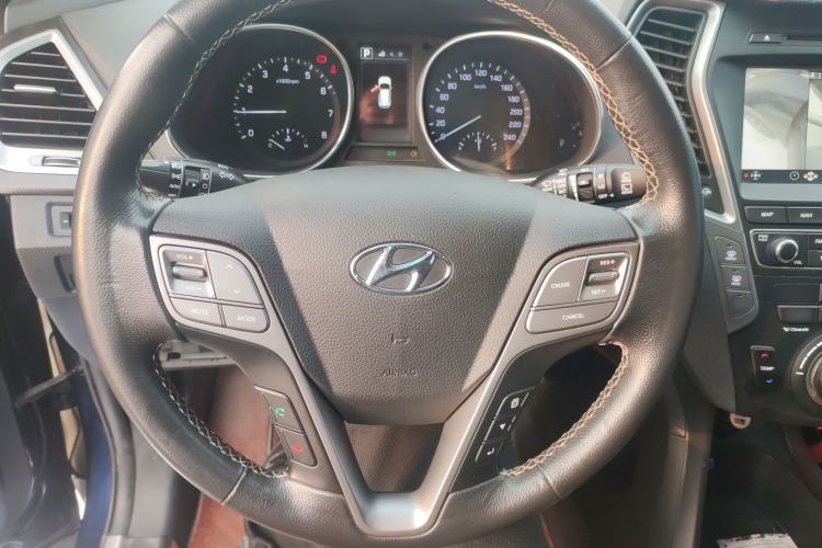Used Hyundai Santa Fe 2017 2.0T Automatic All-Wheel Drive Smart 7-Seater Steering Wheel