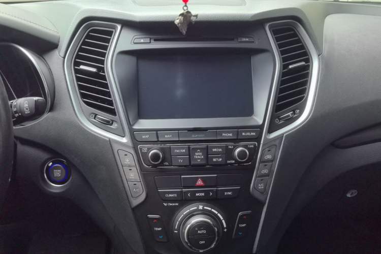 Used Hyundai Santa Fe 2017 2.0T Automatic All-Wheel Drive Smart 7-Seater Audio And AC Panel