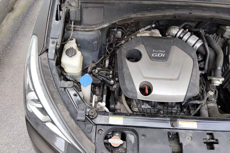 Used Hyundai Santa Fe 2017 2.0T Automatic All-Wheel Drive Smart 7-Seater Engine Bay Right