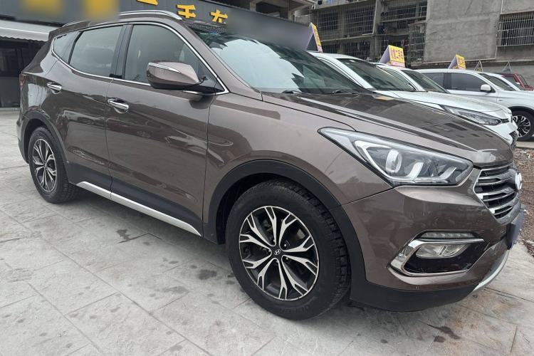 Used Hyundai Santa Fe 2017 2.0T Automatic All-Wheel Drive Smart 7-Seater Exterior 2
