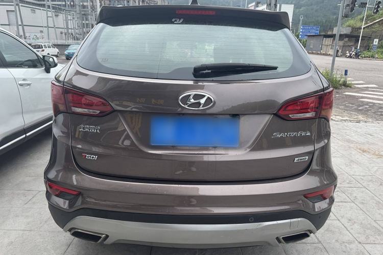 Used Hyundai Santa Fe 2017 2.0T Automatic All-Wheel Drive Smart 7-Seater Exterior 4