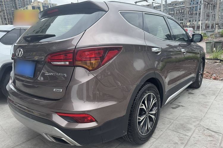 Used Hyundai Santa Fe 2017 2.0T Automatic All-Wheel Drive Smart 7-Seater Exterior 5
