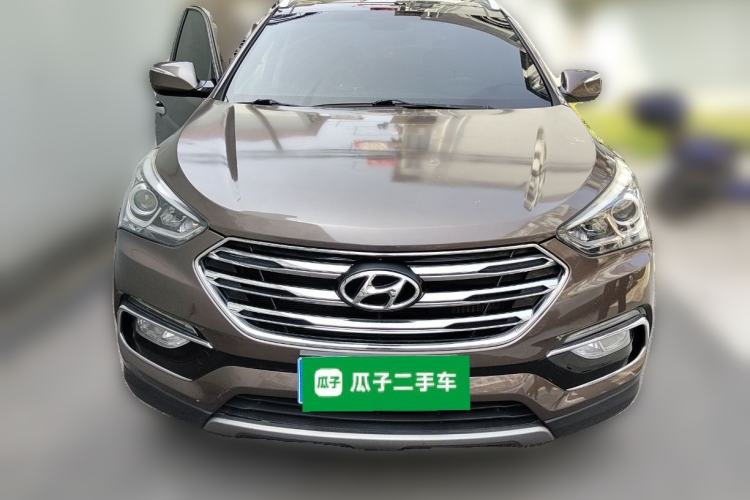 Used Hyundai Santa Fe 2017 2.0T Automatic All-Wheel Drive Smart 7-Seater Front