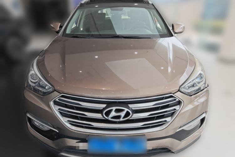 Used Hyundai Santa Fe 2017 2.0T Automatic Two-Wheel Drive Smart Version 7 Seats Front