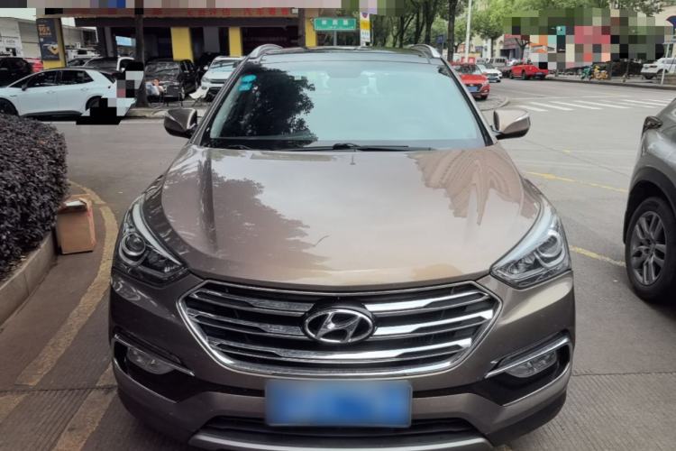 Used Hyundai Santa Fe 2017 2.0T Automatic All-Wheel Drive Smart 7-Seater Front