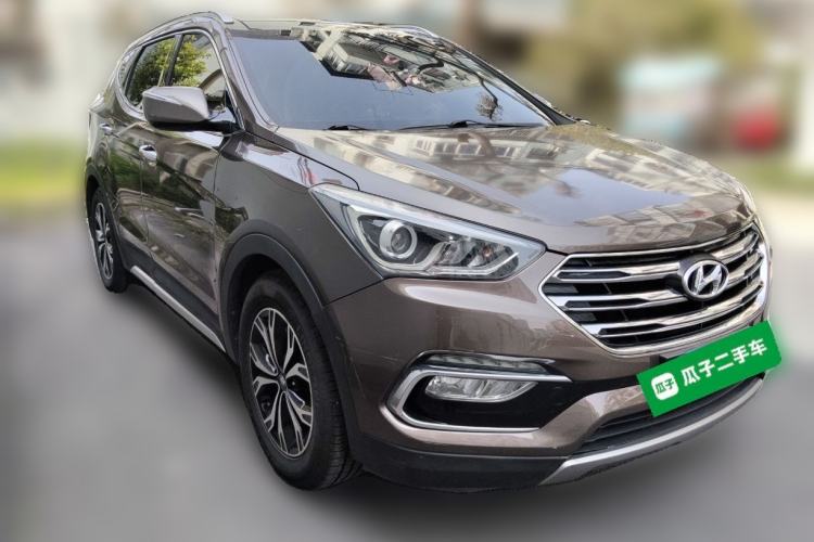 Used Hyundai Santa Fe 2017 2.0T Automatic All-Wheel Drive Smart 7-Seater Front Right 45 Deg