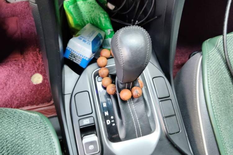 Used Hyundai Santa Fe 2017 2.0T Automatic All-Wheel Drive Smart 7-Seater Gear Lever