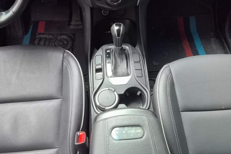 Used Hyundai Santa Fe 2017 2.0T Automatic All-Wheel Drive Smart 7-Seater Gear Lever