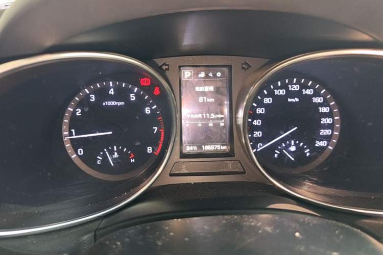 Used Hyundai Santa Fe 2017 2.0T Automatic Two-Wheel Drive Smart Version 7 Seats Instrument Cluster