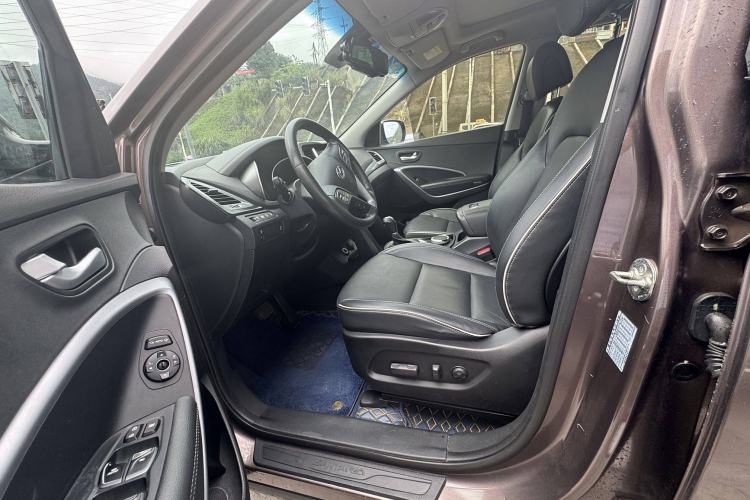 Used Hyundai Santa Fe 2017 2.0T Automatic All-Wheel Drive Smart 7-Seater Interior 1