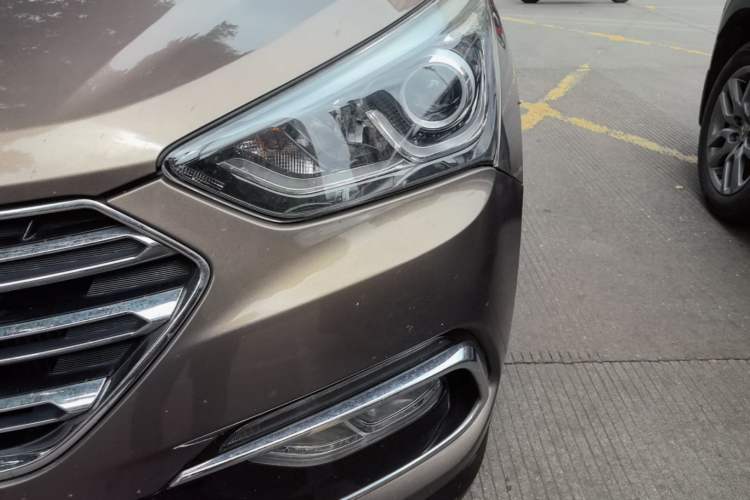 Used Hyundai Santa Fe 2017 2.0T Automatic All-Wheel Drive Smart 7-Seater Left Front Headlight
